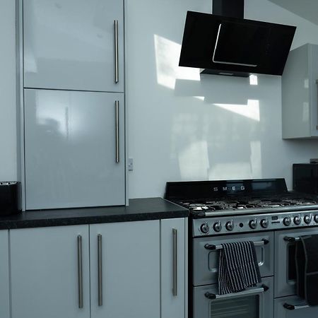 Double Bedroom Near Etihad And Coop Live With Free Parking, Shared Kitchen & Bathroom - Including Free 1-Hour Early Check-In Or Late Check-Out For Bookings Until July Manchester Eksteriør bilde