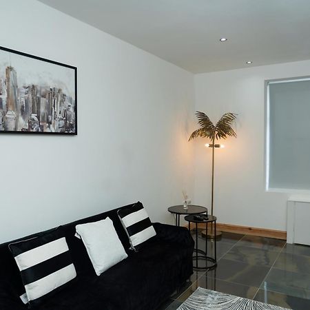 Double Bedroom Near Etihad And Coop Live With Free Parking, Shared Kitchen & Bathroom - Including Free 1-Hour Early Check-In Or Late Check-Out For Bookings Until July Manchester Eksteriør bilde