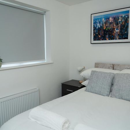 Double Bedroom Near Etihad And Coop Live With Free Parking, Shared Kitchen & Bathroom - Including Free 1-Hour Early Check-In Or Late Check-Out For Bookings Until July Manchester Eksteriør bilde
