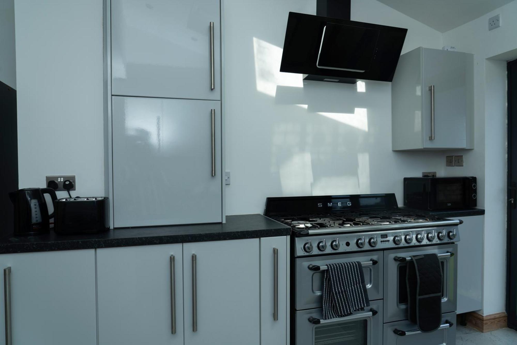 Double Bedroom Near Etihad And Coop Live With Free Parking, Shared Kitchen & Bathroom - Including Free 1-Hour Early Check-In Or Late Check-Out For Bookings Until July Manchester Eksteriør bilde