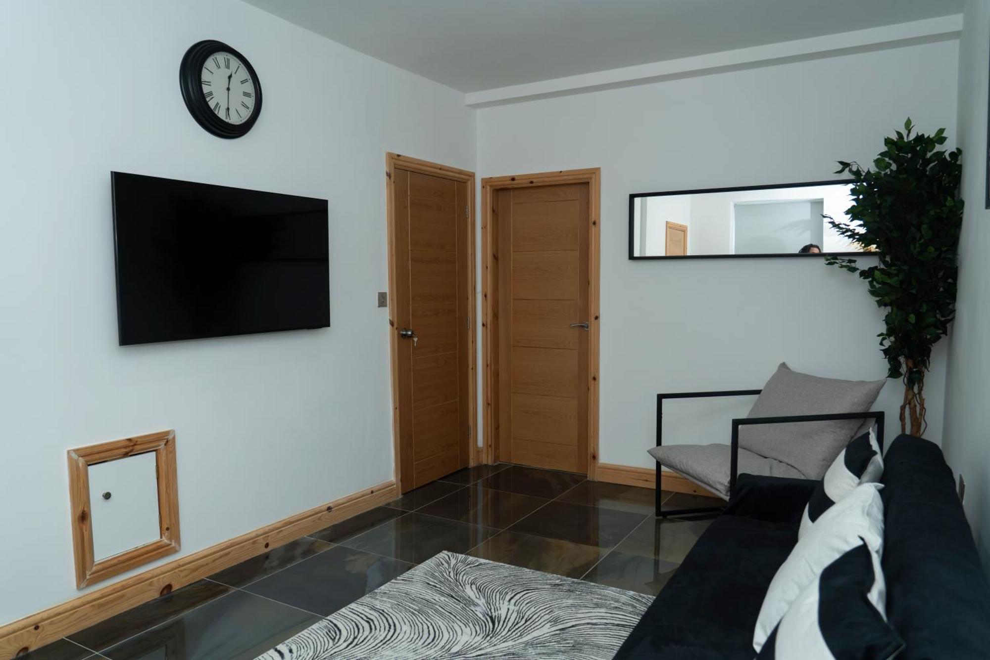 Double Bedroom Near Etihad And Coop Live With Free Parking, Shared Kitchen & Bathroom - Including Free 1-Hour Early Check-In Or Late Check-Out For Bookings Until July Manchester Eksteriør bilde