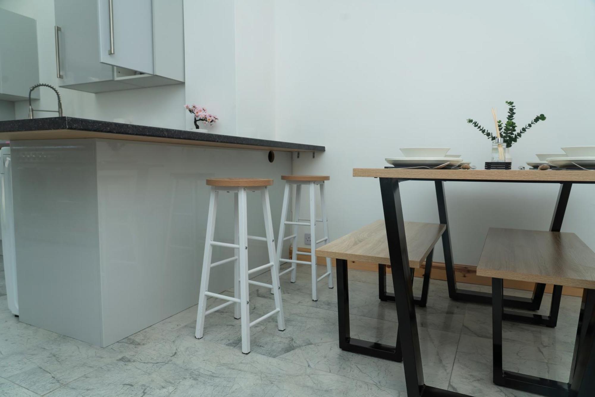 Double Bedroom Near Etihad And Coop Live With Free Parking, Shared Kitchen & Bathroom - Including Free 1-Hour Early Check-In Or Late Check-Out For Bookings Until July Manchester Eksteriør bilde