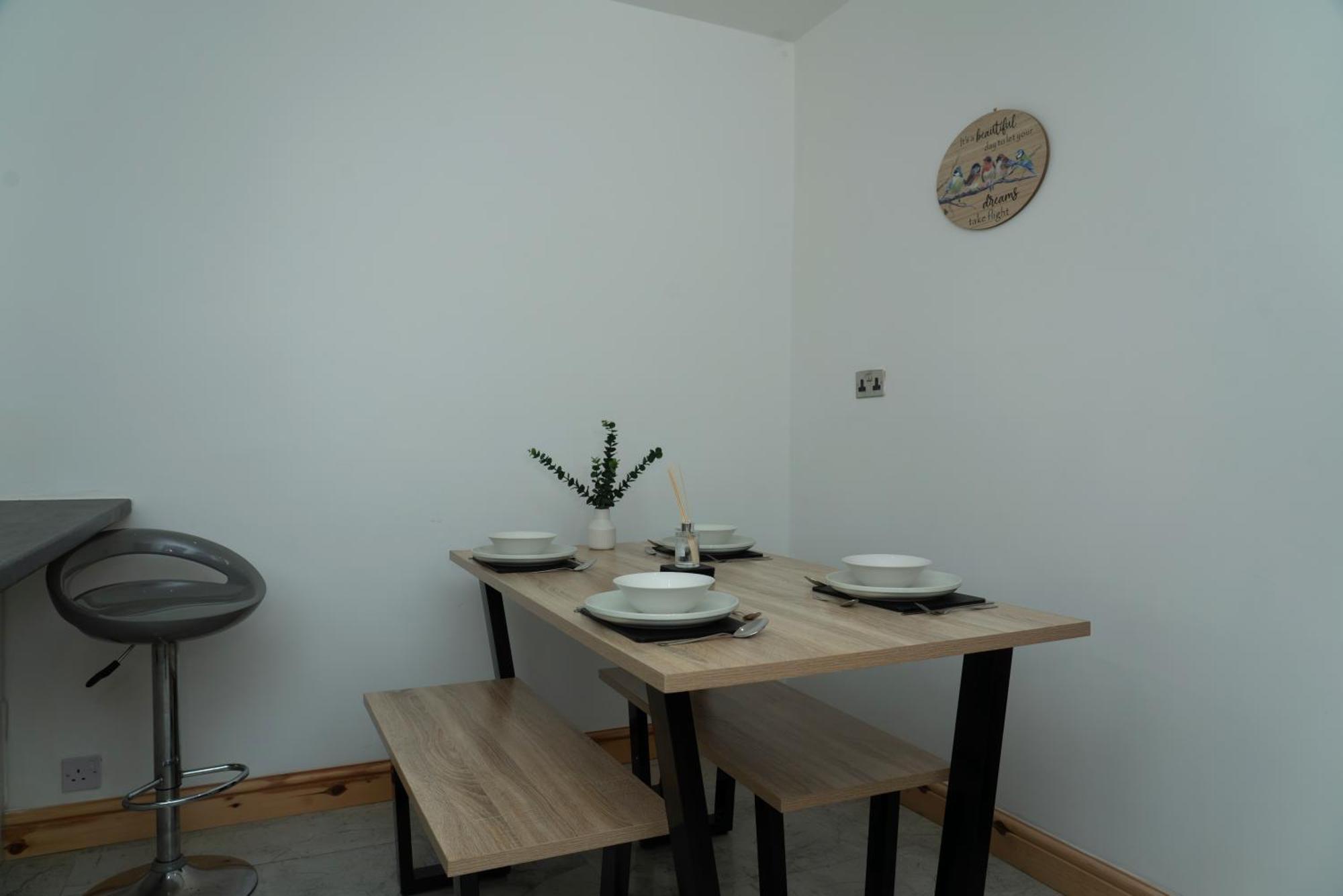 Double Bedroom Near Etihad And Coop Live With Free Parking, Shared Kitchen & Bathroom - Including Free 1-Hour Early Check-In Or Late Check-Out For Bookings Until July Manchester Eksteriør bilde