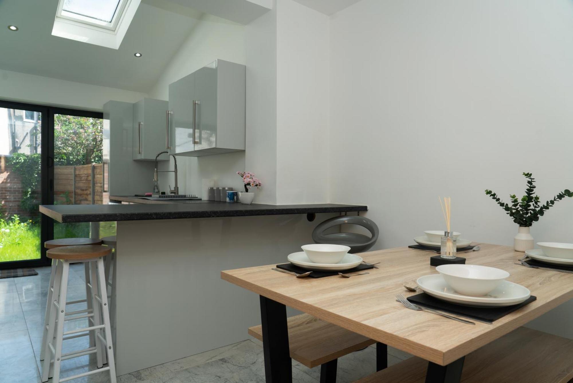 Double Bedroom Near Etihad And Coop Live With Free Parking, Shared Kitchen & Bathroom - Including Free 1-Hour Early Check-In Or Late Check-Out For Bookings Until July Manchester Eksteriør bilde