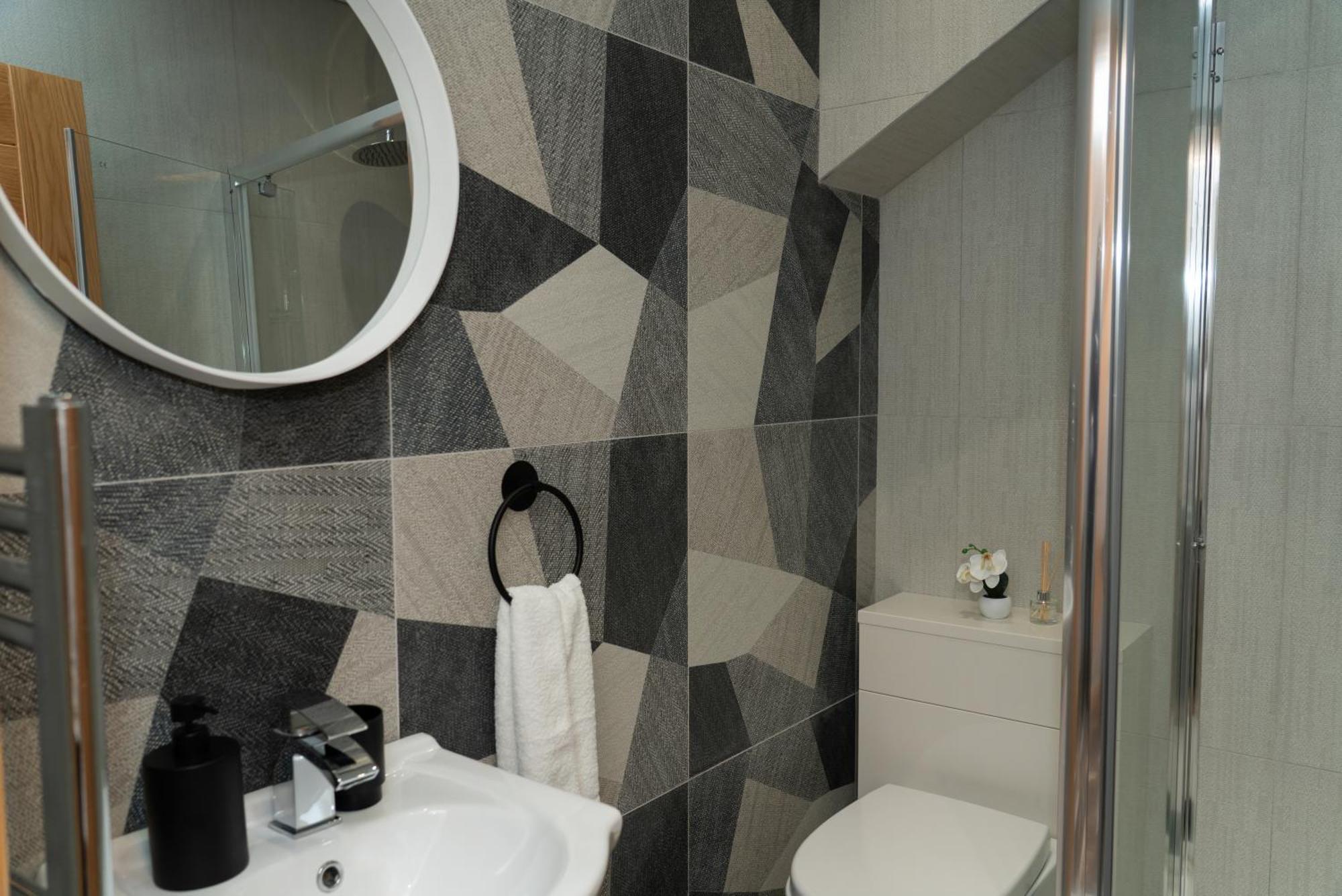 Double Bedroom Near Etihad And Coop Live With Free Parking, Shared Kitchen & Bathroom - Including Free 1-Hour Early Check-In Or Late Check-Out For Bookings Until July Manchester Eksteriør bilde